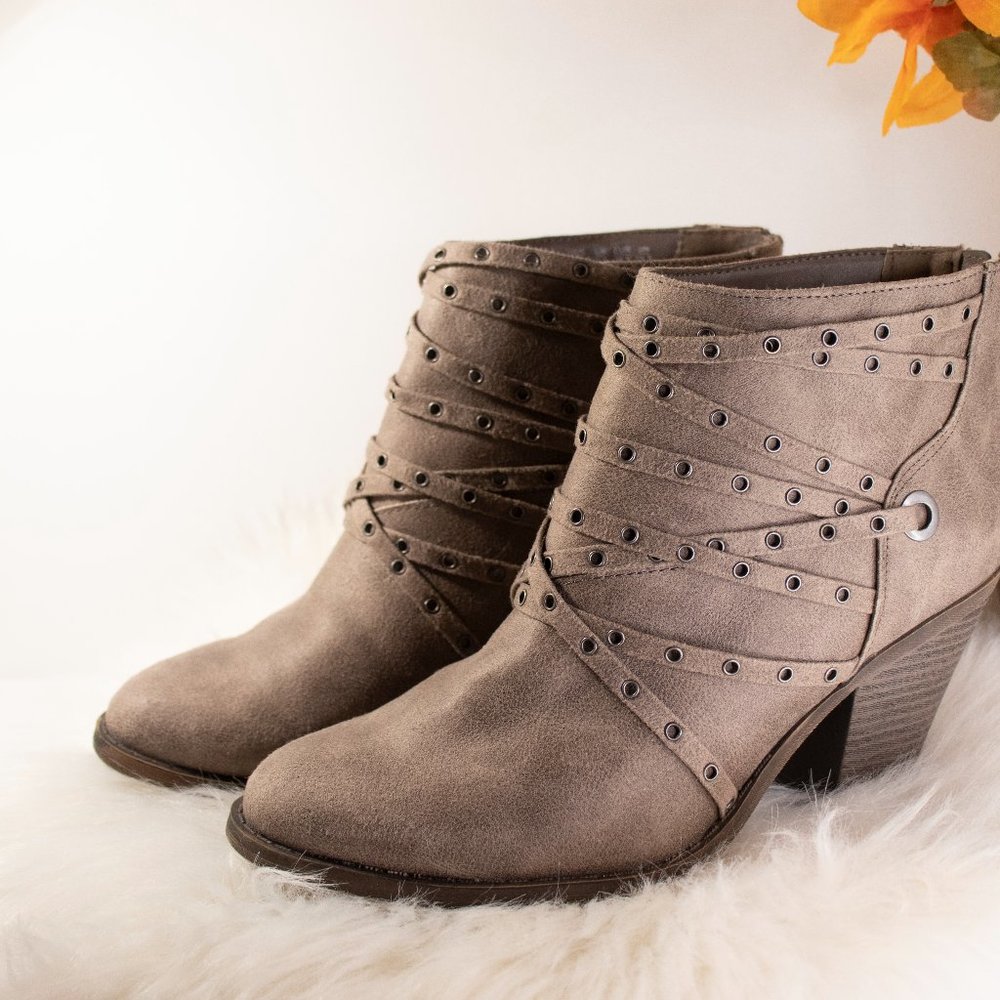 Heeled ankle boots Fergi Zip Gray Comfortable Size 8.5 Womens